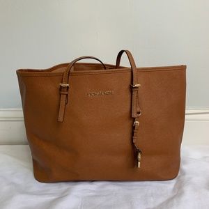 Michael Kors Jet Set Medium Multi Function Tote